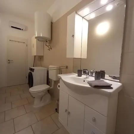 Luxury With Sauna Near The 公寓 斯廷佳