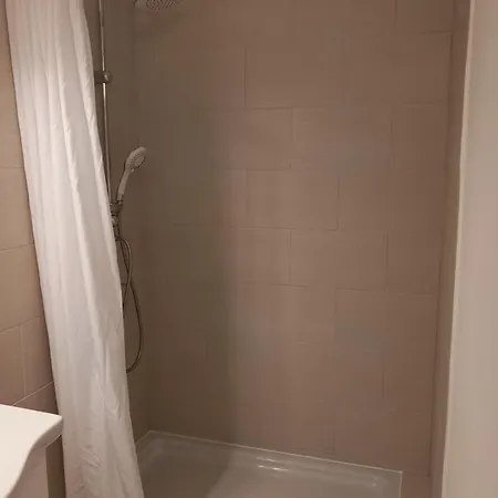 Luxury With Sauna Near The 公寓 斯廷佳